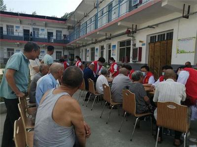 西峽縣丁河鎮(zhèn) 幸福大院義診活動送溫暖，健康咨詢?nèi)肴诵? class=